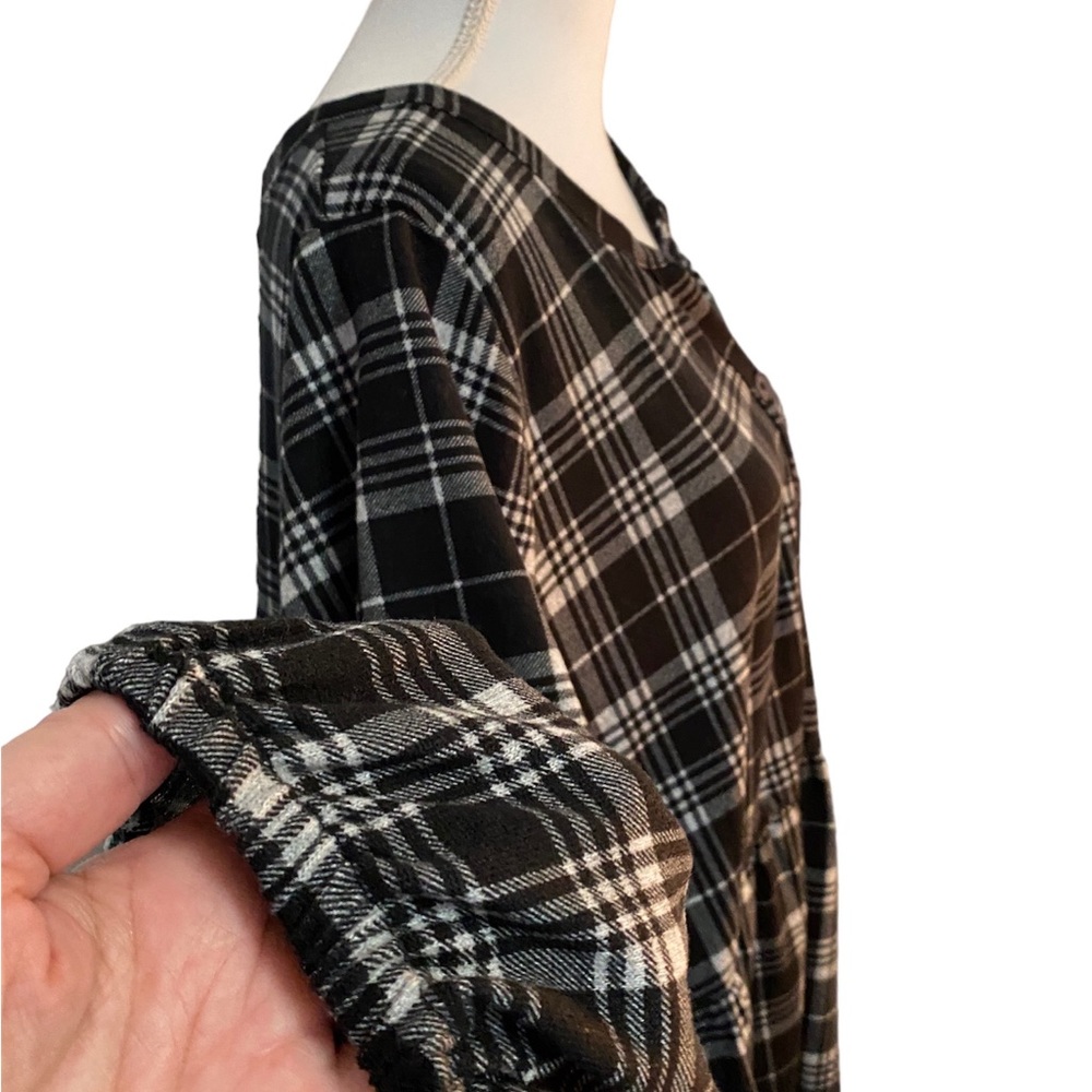 Lane Bryant plaid babydoll top, size 18-20, swing collection, black&white(NWT) - Picture 4 of 12